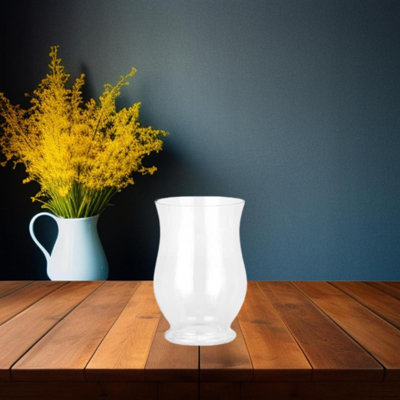 Curved Hurricane Vase 13.5Cm Vases
