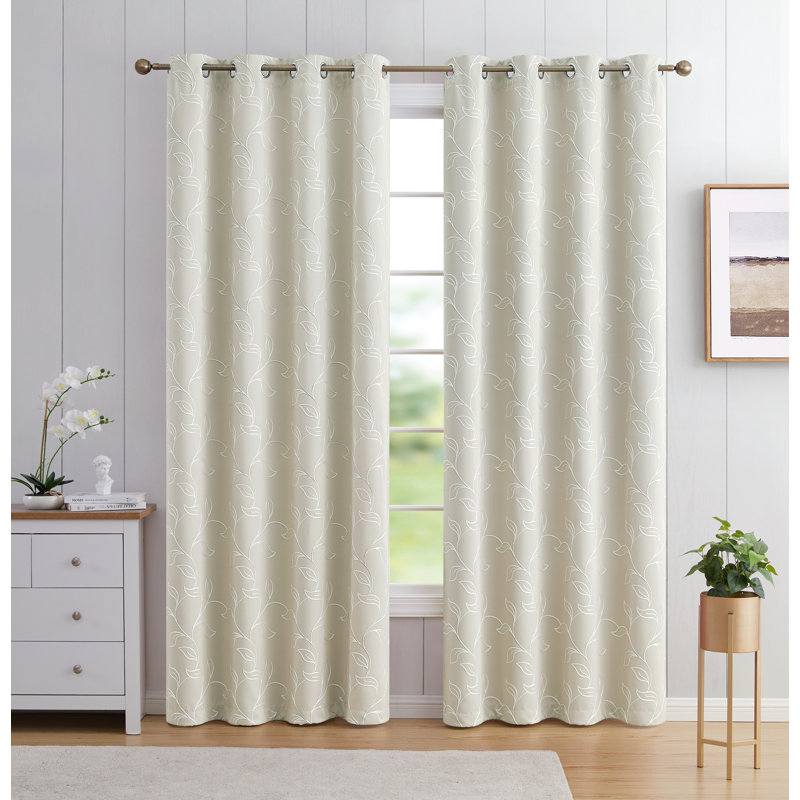 Panneaux de rideau brodé à motif floral occultant et isolant avec œillets Gilyard, l 52 po x L 72 po, Ivoire