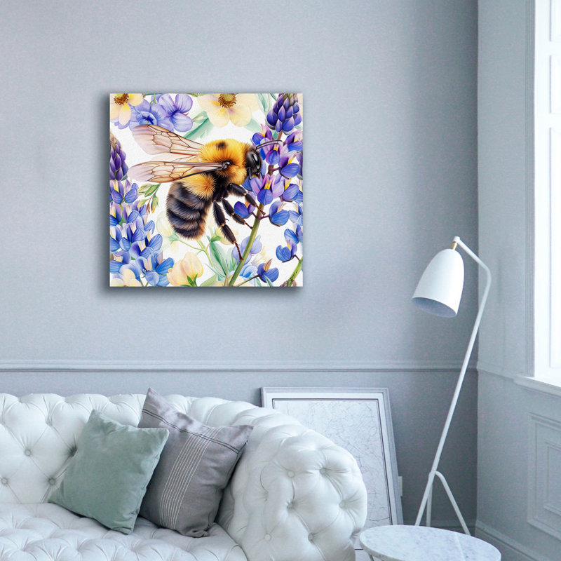 «Bee With Blue Flowers» par Momart, art mural sur toile, H 37 po x l 37 po x P 1,5 po