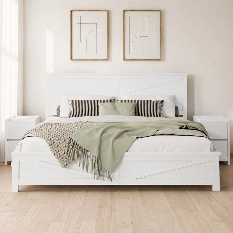 Lit plateforme très grand avec tête de lit et pied de lit inspirés d'une porte de grange, structure en bois de pin massif, support à lattes renforcées, dégagement sous le lit