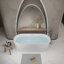 Baignoire autoportante 67 po en acrylique linéaire, baignoire autoportante autoportante, acrylique blanc brillant, bonde chromée Toe-Tap, certification Cupc