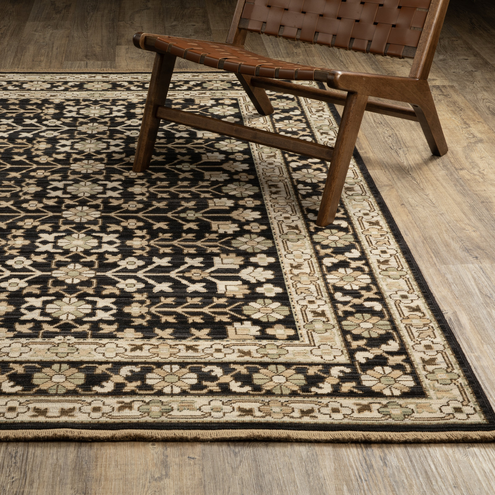 Abena Traditonal Bordered Floral Black/ Beige Wool Blend Area Rug, Rectangle 9'10" x 12'10"