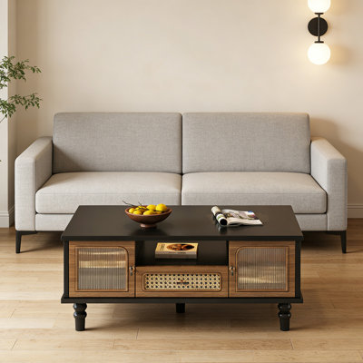 Table basse vintage avec rangement en verre et rotin