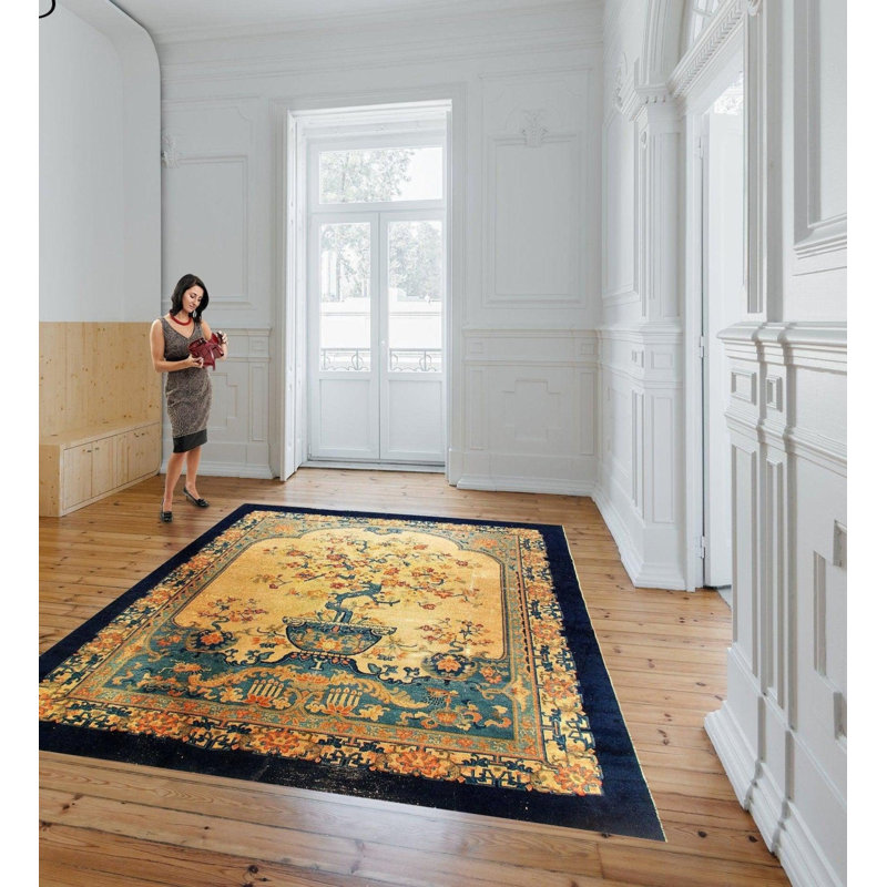 Floral Area Rug in Beige