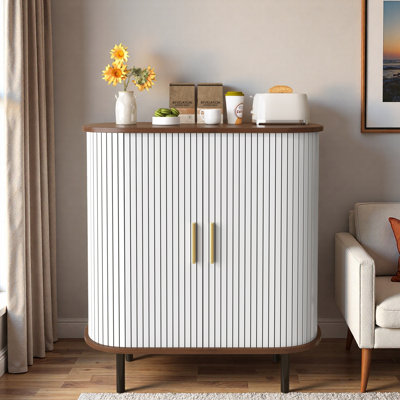 Armoire à vin cannelée avec support à vin à 8 grilles, 5 tablettes réglables à 5 niveaux, 2 porte-verres, 4 espaces de rangement cachés et portes coulissantes