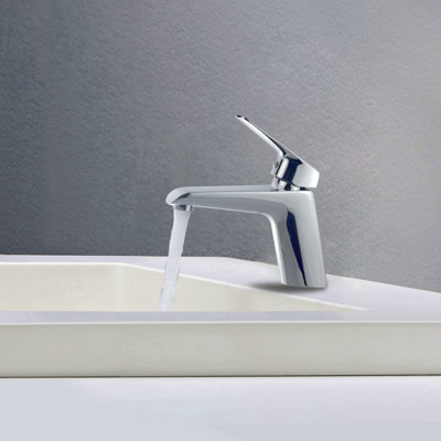 Lotus Single-handle Bathroom Faucet with Drain Assembly