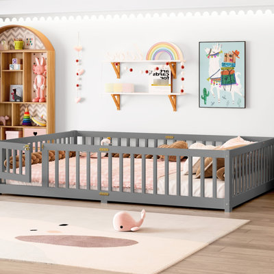 Lit pour grand lit gris pour jeunes avec rails et porte pouvant être refermée, caractéristiques des lattes enlevées, entrée détachable en pin contreplaqué, conception basse