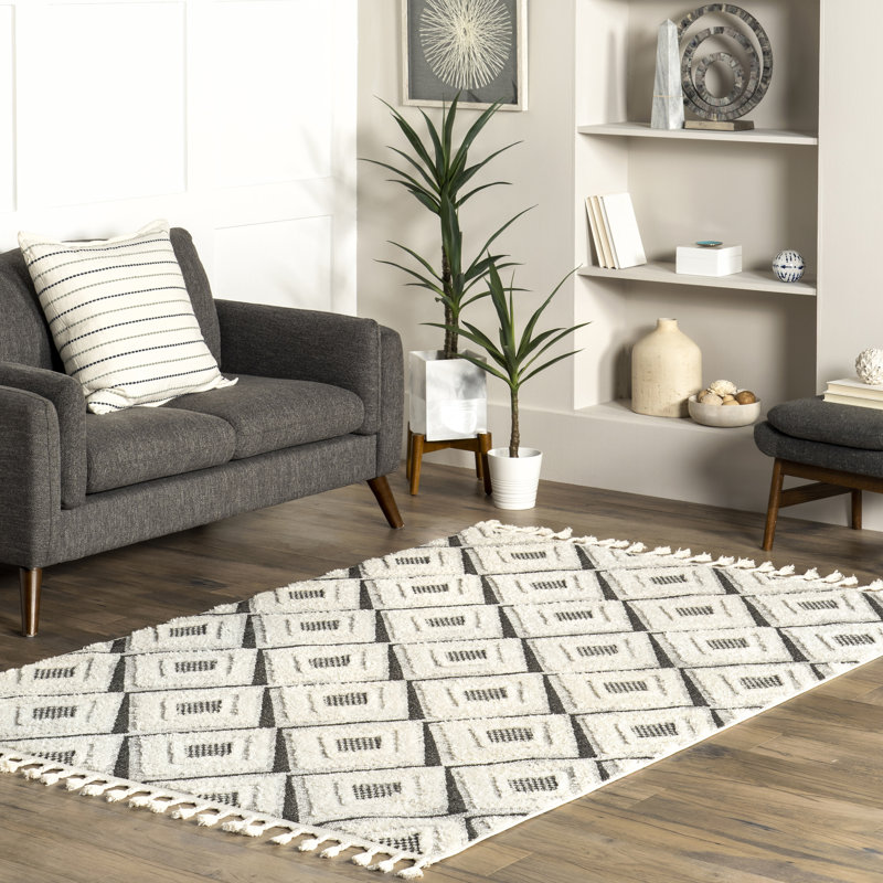 Nerissa High/Low Diamond Tasseled Area Rug, Rectangle 5'3" x 7'6"