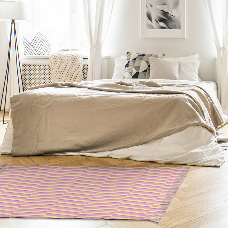 Tapis rose rayures, Oui