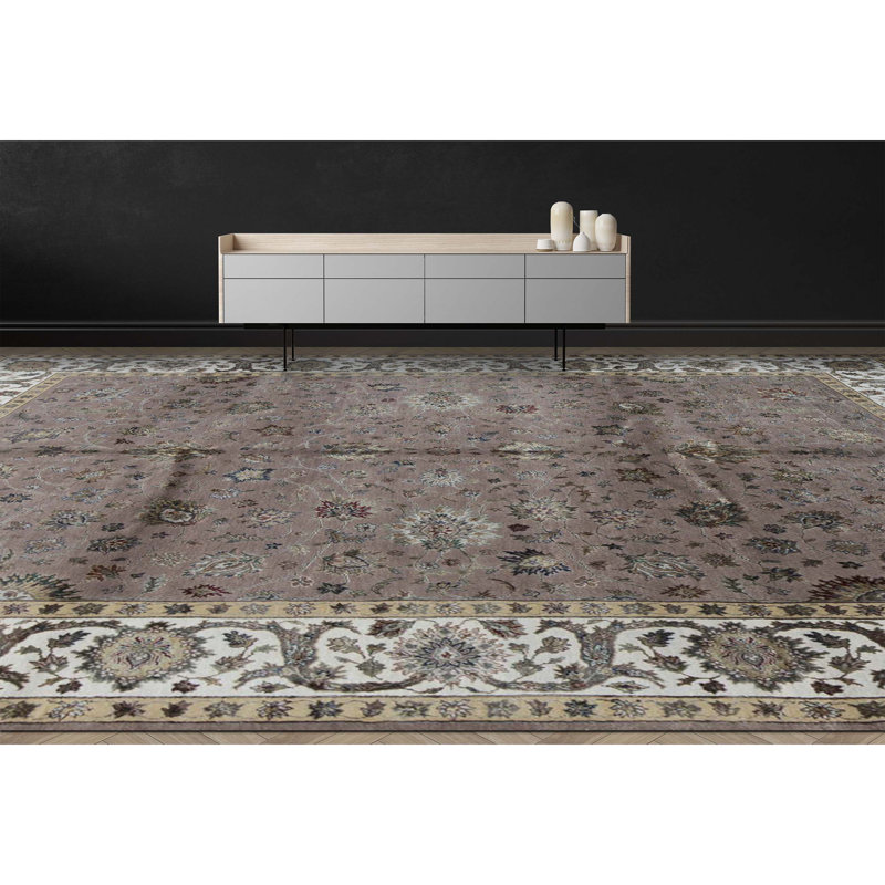 Oriental Area Rug in Light Pink/Ivory