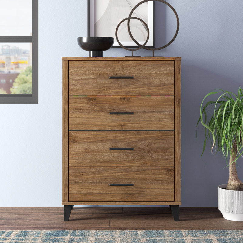 Giovanna 31'' W 4 - Drawer Dresser, Fresh Walnut