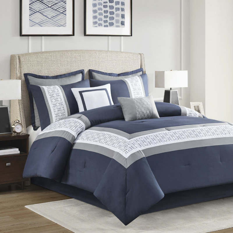 Édredon 8 pièces pour très grand lit - broderie bleu marine, literie élégante brodée, décoration de chambre douillette
