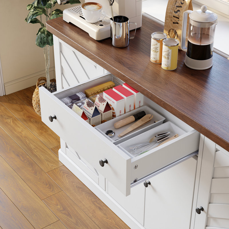 Buffet de style champêtre avec prise électrique intégrée, 1 tiroir et étagères réglables, meuble de rangement à 4 portes