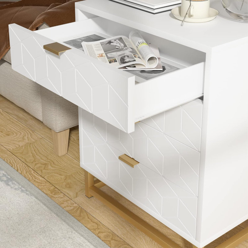 Commode blanche à 4 tiroirs - grands tiroirs, poignées dorées, rangement dans le couloir