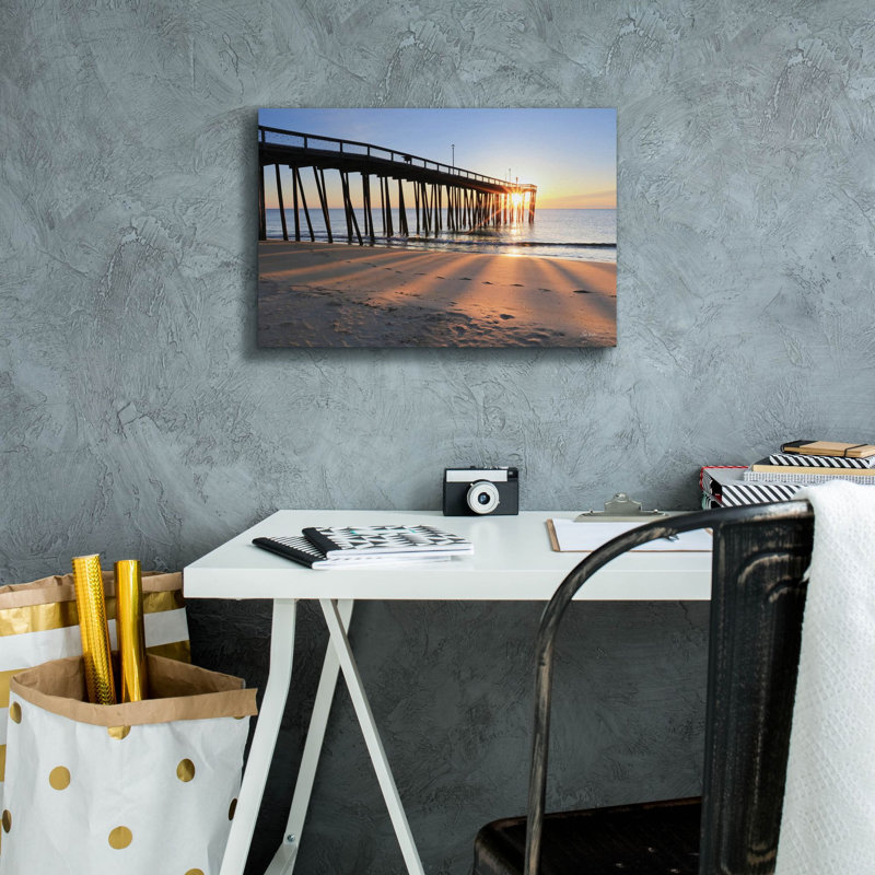 «Sunrise at the Pier» par Lori Deiter, art mural sur toile, H 12 po x l 18 po x P 0,75 po