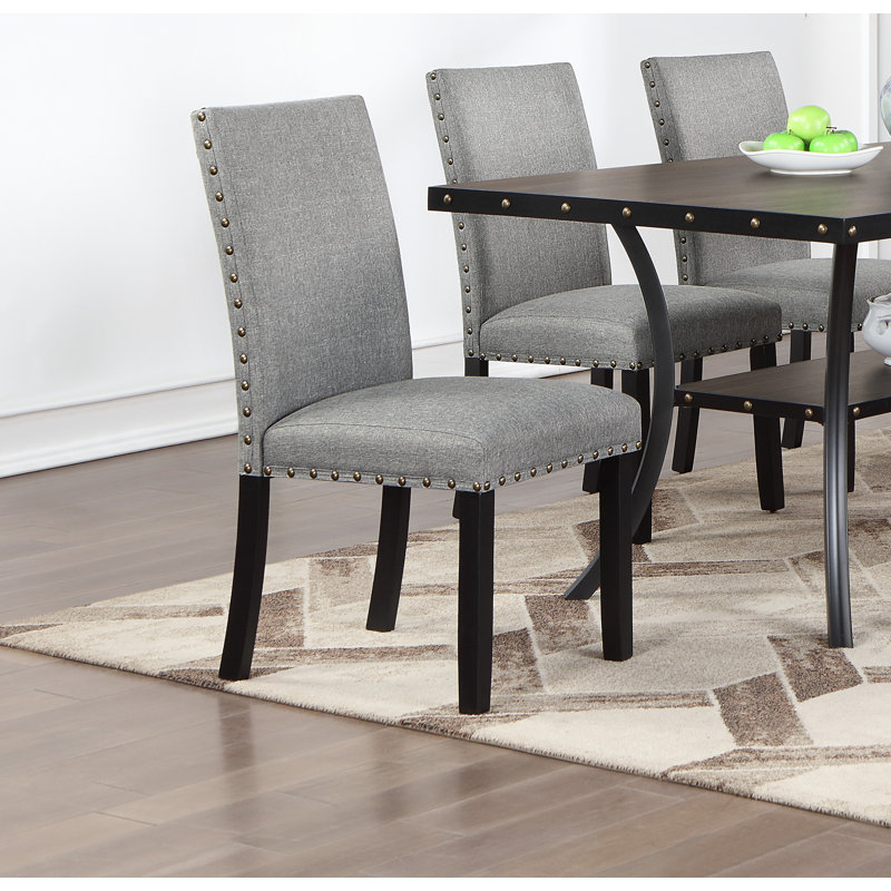 Chaises de salle à manger modernes en tissu gris avec coussins moelleux et garniture cloutée