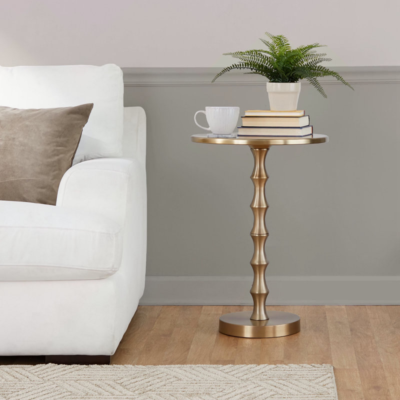 Table d'appoint 26,75 po