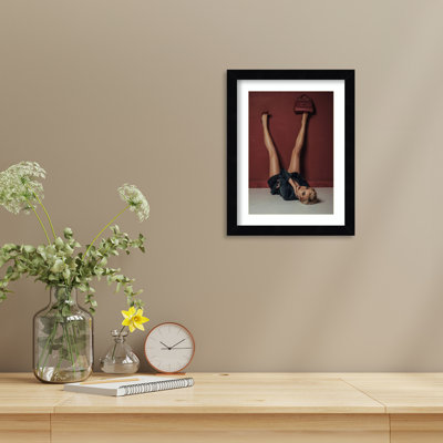«Heels» par Amir Behzadi, impression sur bois encadrée