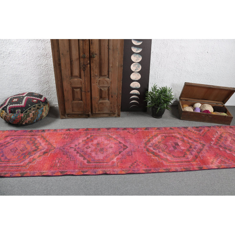 Tapis turc rétro en rose pour un couloir de style bohémien antique ou une déclaration de décoration intérieure