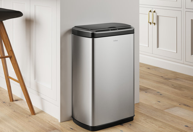 Trash Cans & Recycling Bins On Sale