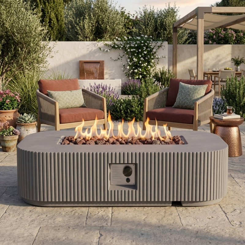 Table de foyer minimaliste grise en MgO, foyer extérieur rectangulaire au propane pour terrasse et jardin.