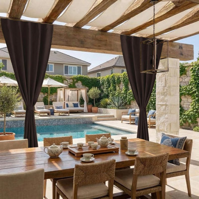 Rideaux d'extérieur résistants à la décoloration pour le patio, 2 panneaux imperméables, dessus pelucheux et adhésif à l'arrière avec corde pour le vent, pare-soleil d'intimité pour pavillon de jardin / pergola, l 52 po x L 96 po, café