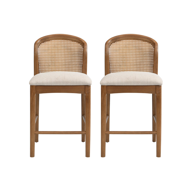 Tabouret de bar Cayli, hauteur d'assise 66 cm, style moderne du milieu du siècle, en bois d'hévéa naturel, avec dossier en rotin et assise rembourrée.