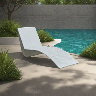Chaise longue en rotin pour l'extérieur