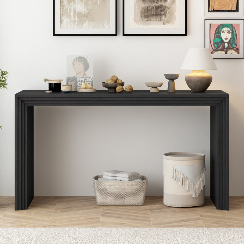 Console de style moderne avec des rayures distinctives, parfaite pour rehausser tout espace de vie et ajouter une touche d'élégance.