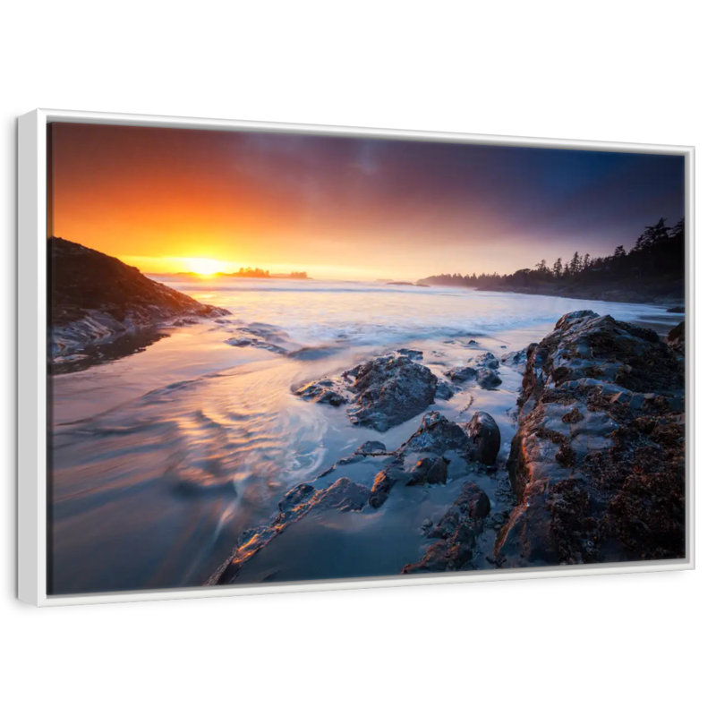 Coucher de soleil sur la côte du Tofino, Cadre flottant blanc, 13 po x 9 po