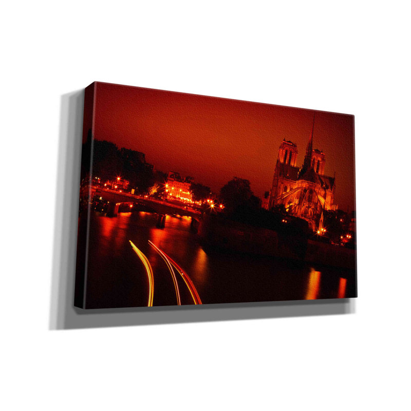 Latitude Run® «Red Night» par Sebastien Lory, estampe numérique sur toile, L 18 po x H 12 po x P 0,75 po
