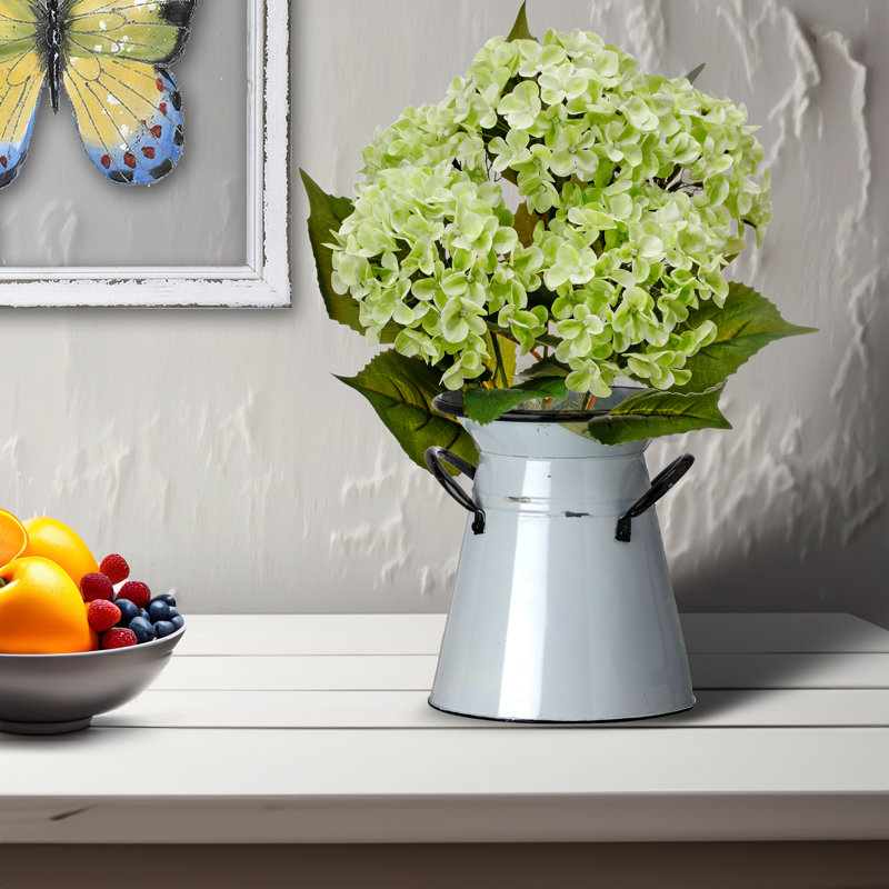 Arrangement d'hortensias, touche naturelle, Vert