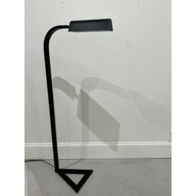 Lampe sur pied Milton moderne en métal noir avec interrupteur au pied et abat-jour