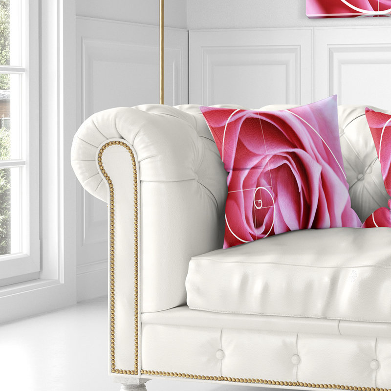 Fleur rose avec arrangement en spirale - coussin imprimé floral, 18 po x 18 po, Coussin décoratif