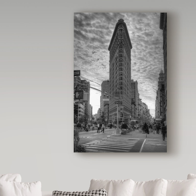 «Flat Iron» Avisha, reproduction de photo sur toile tendue, H 19 po x l 12 po