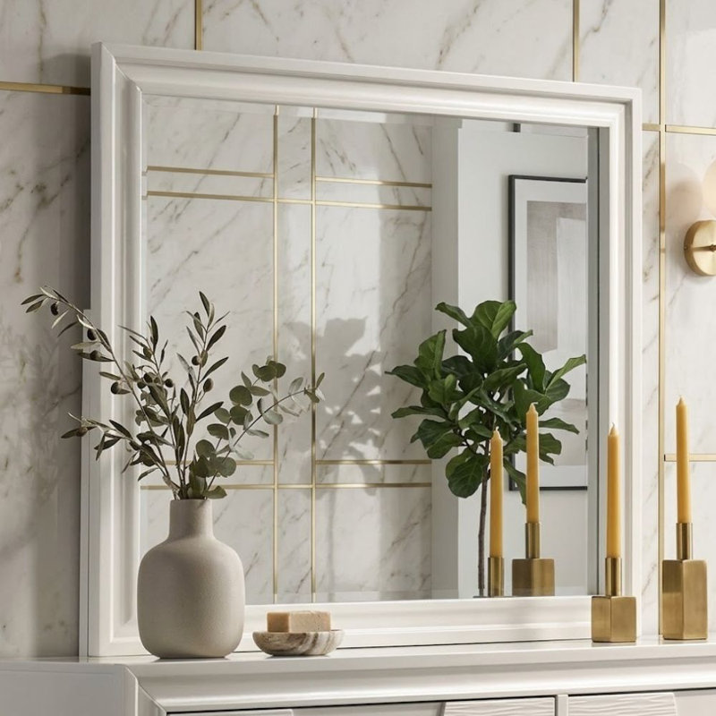 Miroir rectangulaire contemporain Frederica White, 104 cm (L) x 91 cm (H), encadré de bois