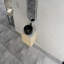 Meuble-lavabo mural de 24 po avec lavabo d'art en céramique et porte à fermeture en douceur, peu encombrant et élégant