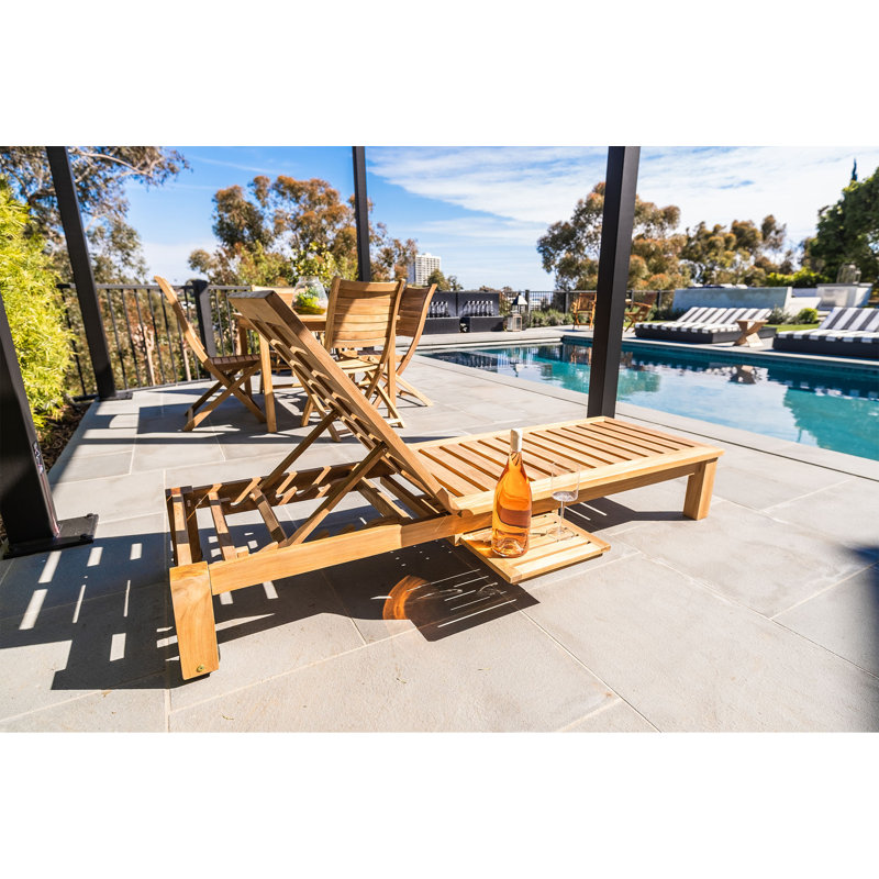 Nordic Teak - Chaise longue d'extérieur en teck naturel Aguilar-Ninapaytan avec table d'appoint 78,74 po