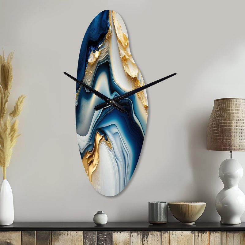 Horloge murale abstraite en métal doré et bleu II - horloge murale asymétrique, Moyenne
