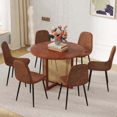 Ensemble de table et de chaises.Une table de salle à manger ronde en bois d'hévéa de diamètre naturel de 42 pouces et 4 chaises confortables en tissu avec pieds en métal