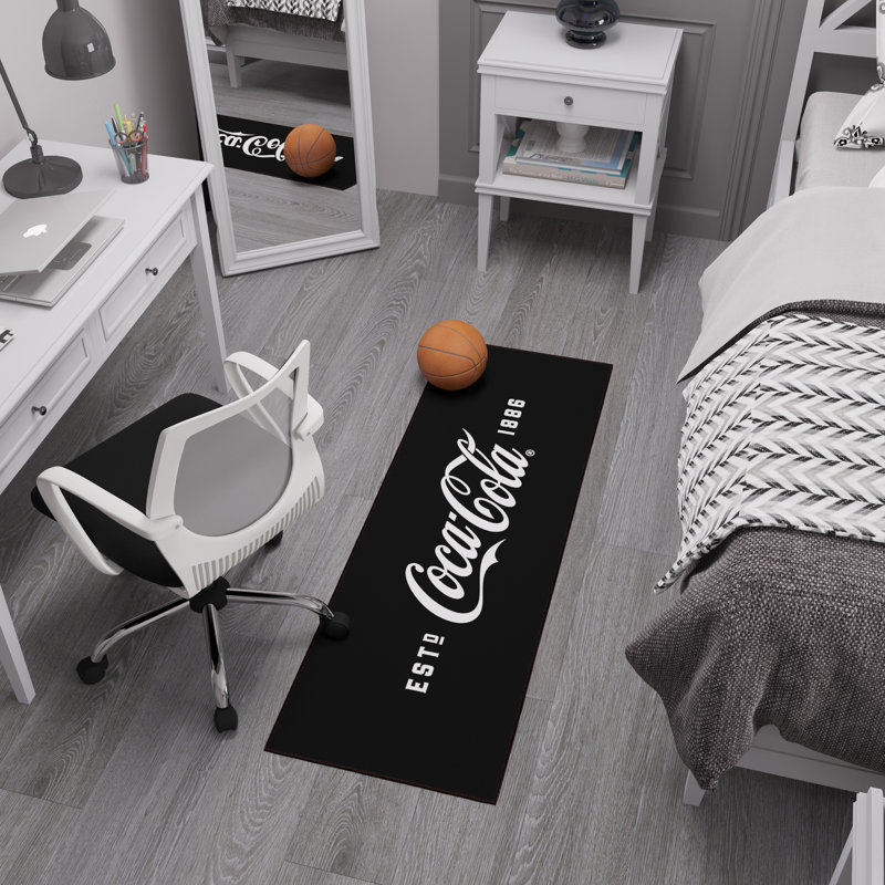 Tapis noir antidérapant avec logo Coca-Cola Coke Cave Kitchen, Tapis de couloir 1 pi 8 po x 4 pi 11 po