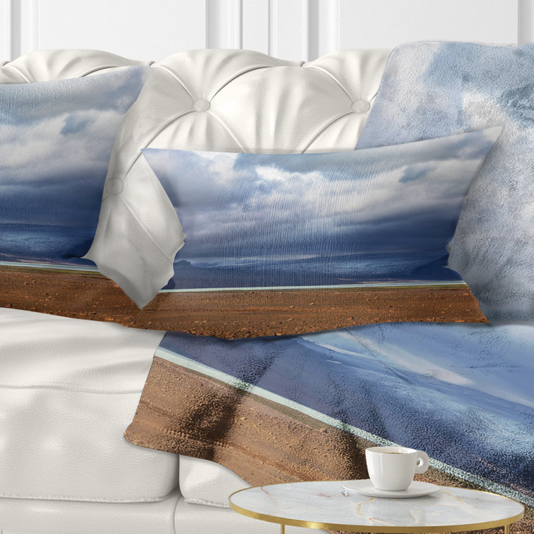 Coussin décoratif Stretch of Land sous Blue Sky
