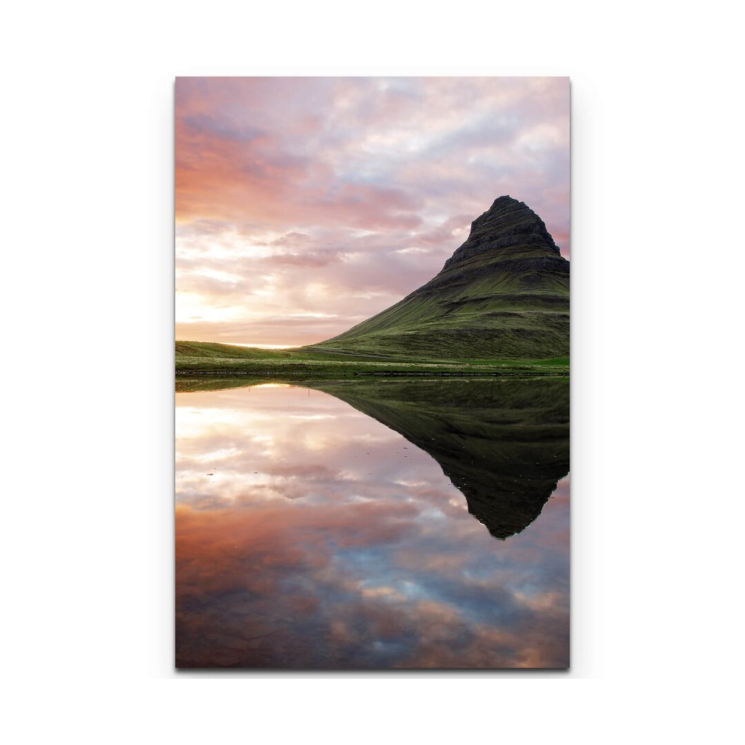 Leinwandbild Schöne isländische Berglandschaft