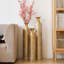 Ensemble de 3 vases centraux en métal très vieilli avec motifs de vignes en croissance