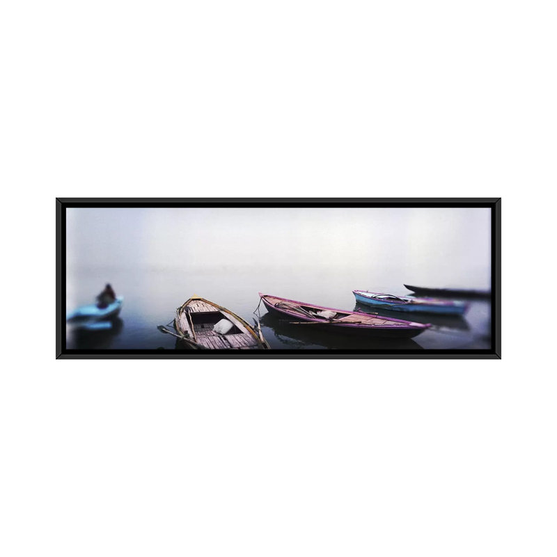 Canots dans une rivière, rivière Ganges, Varanasi, Uttar Pradesh, Inde par Panoramic Images - reproduction de photo sur toile