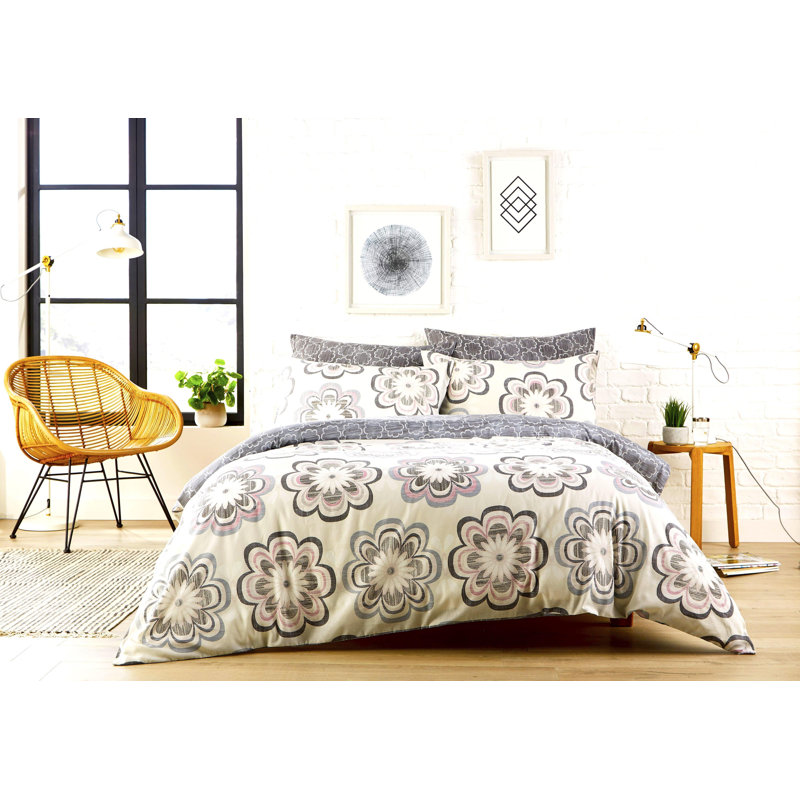 Polyester No Pattern Duvet Cover Set with Pillowcases Included, Super King Duvet Cover Set + 2 Pillowcases, Pink