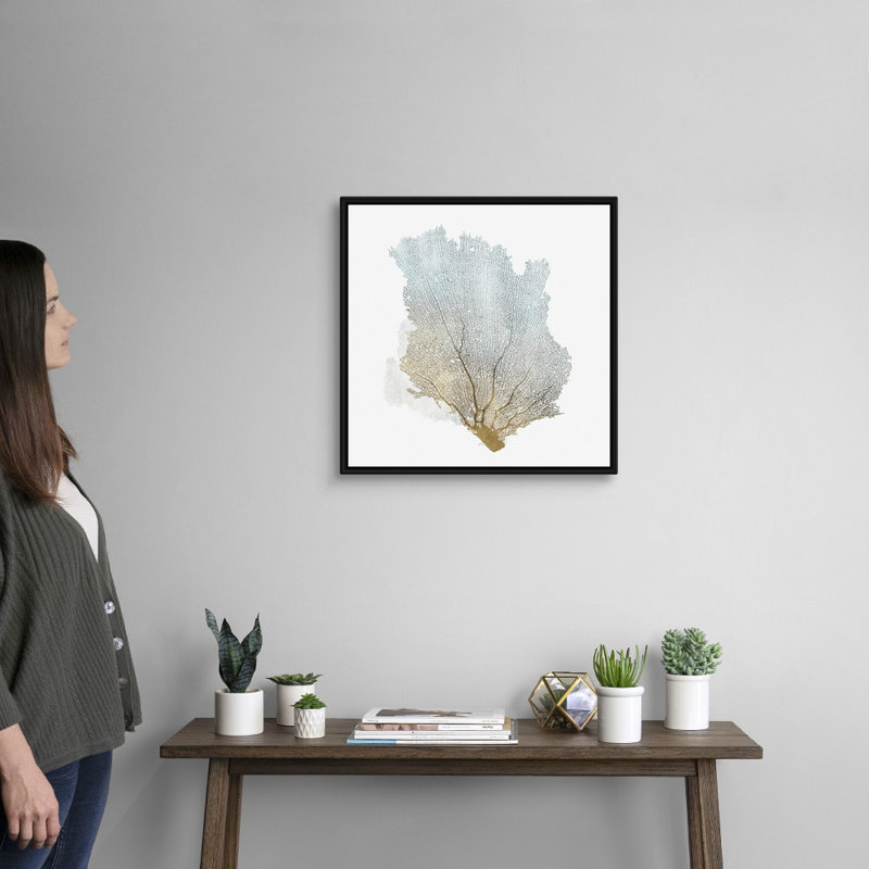 «Delicate Coral I» par Isabelle Z - reproduction d'art sur toile, H 22 po x l 22 po, Toile avec cadre flottant, Noir