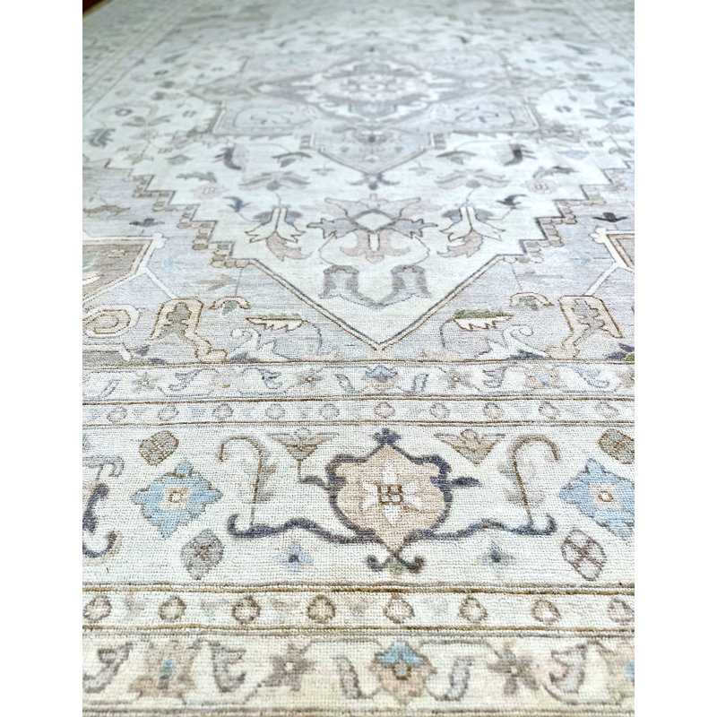 Proprietary Patterns Wool Oriental Area Rug in Serapi Ivory, Rectangle 9' x 12'