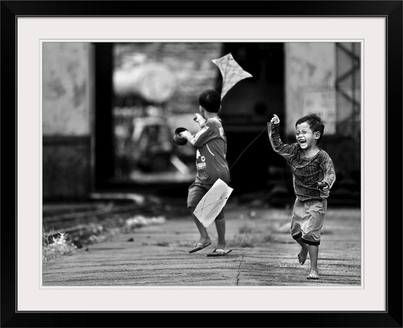 «Straub The Kite Runner» par Sebastian Kisworo - reproduction de photo, Cadre noir, H 20 po x l 24 po x P 1 po