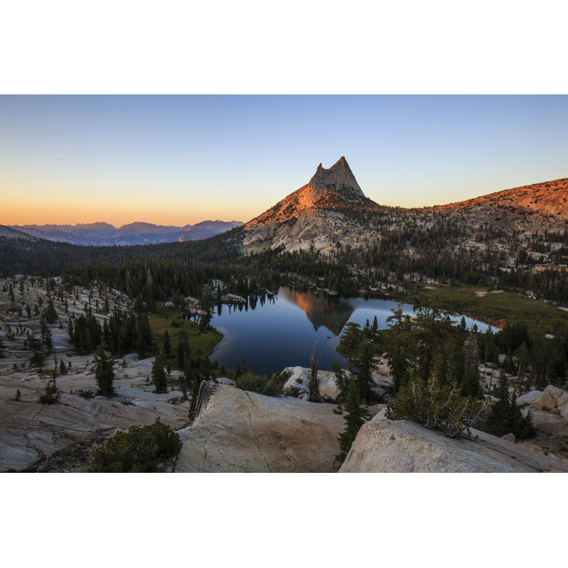 Cathédrale Peak Lake - photographie sur toile tendue, H 8 po x l 12 po